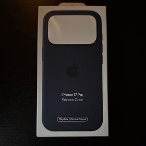 (New) Apple iPhone 17 Pro Silicone Case with MagSafe – Midnight ​​​​​​​